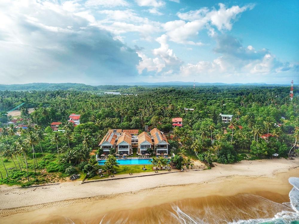 Sri Sharavi Beach Villas & Spa - With 43 Metre Saltwater Infinity Pool Мирисса Экстерьер фото
