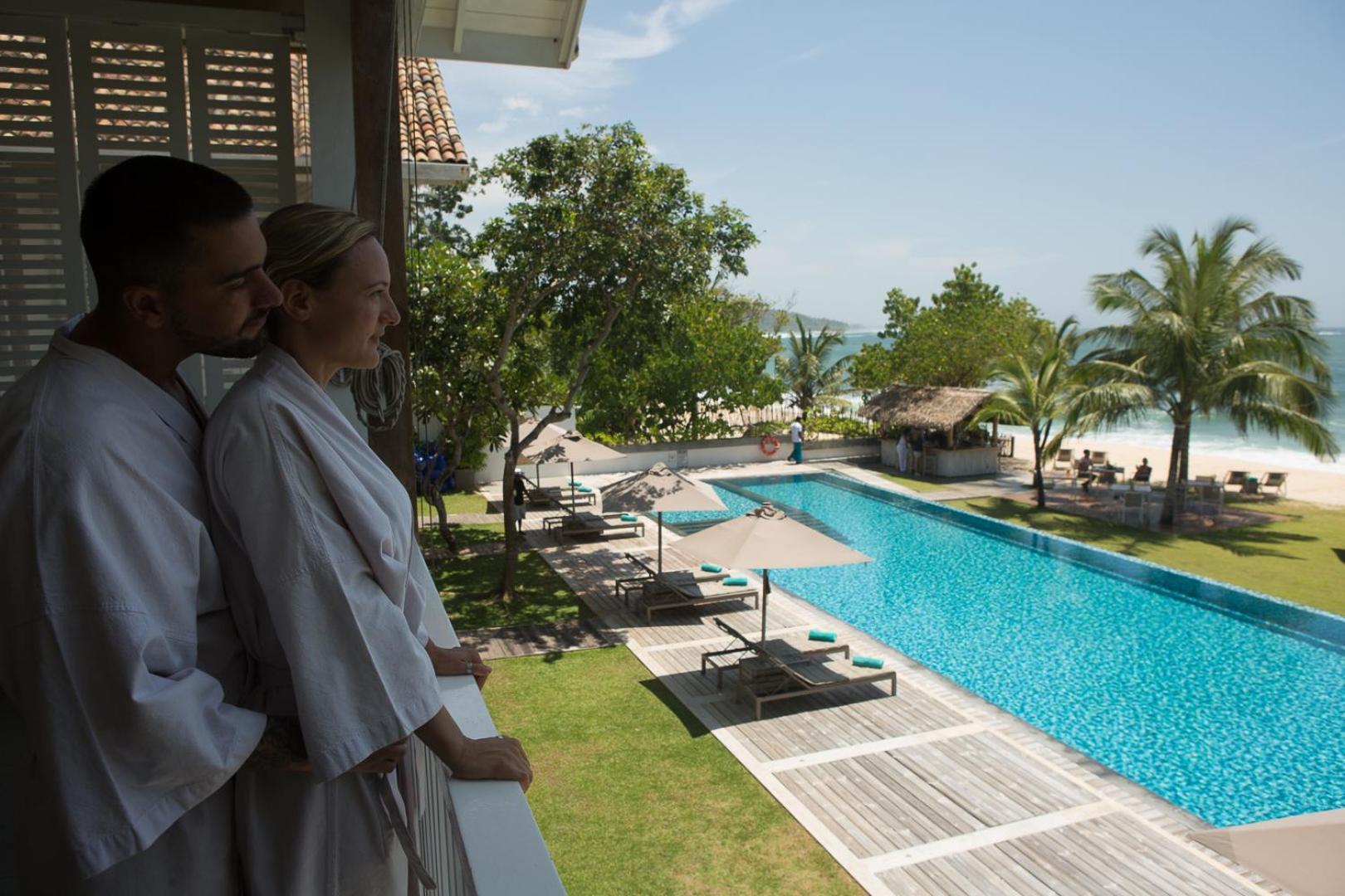 Sri Sharavi Beach Villas & Spa - With 43 Metre Saltwater Infinity Pool Мирисса Экстерьер фото