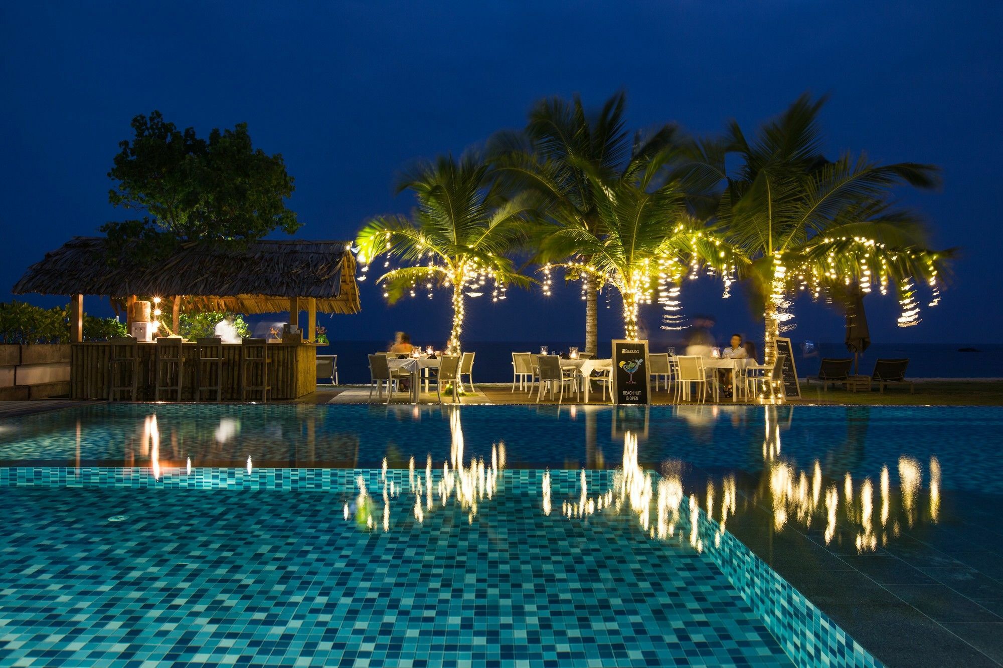 Sri Sharavi Beach Villas & Spa - With 43 Metre Saltwater Infinity Pool Мирисса Экстерьер фото
