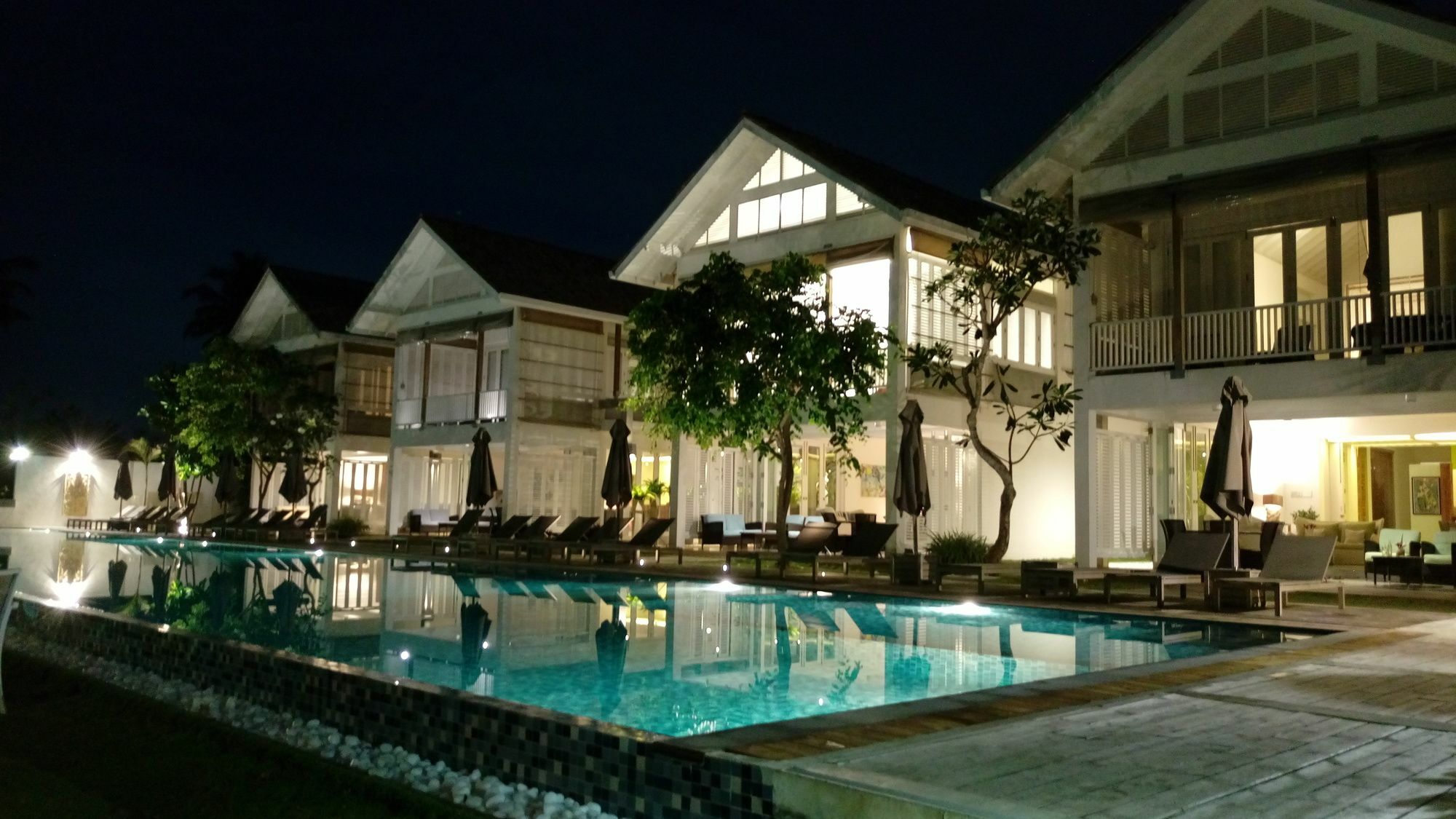 Sri Sharavi Beach Villas & Spa - With 43 Metre Saltwater Infinity Pool Мирисса Экстерьер фото