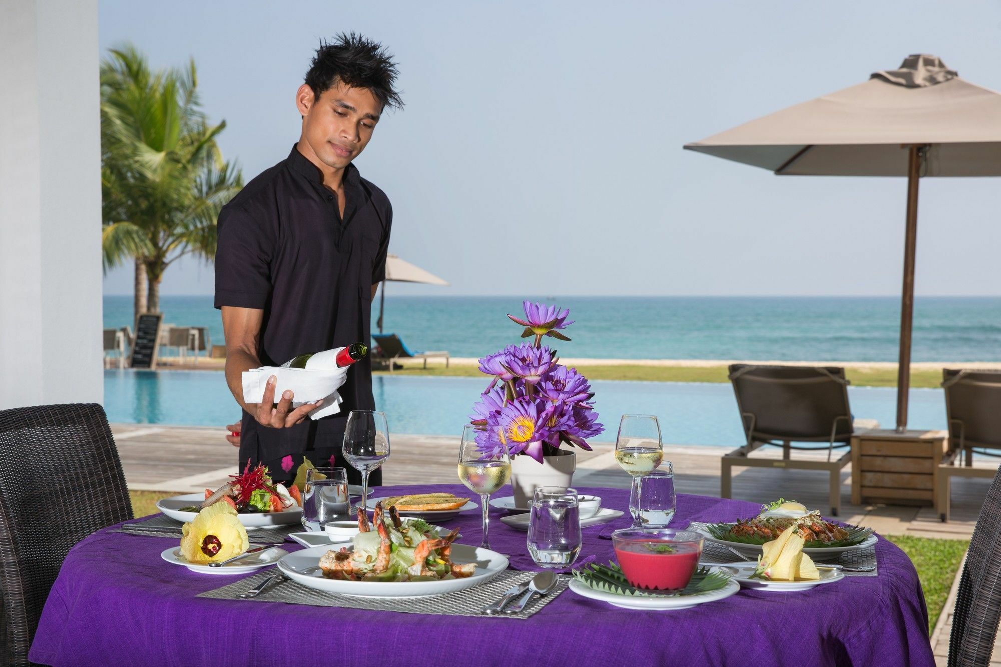 Sri Sharavi Beach Villas & Spa - With 43 Metre Saltwater Infinity Pool Мирисса Экстерьер фото