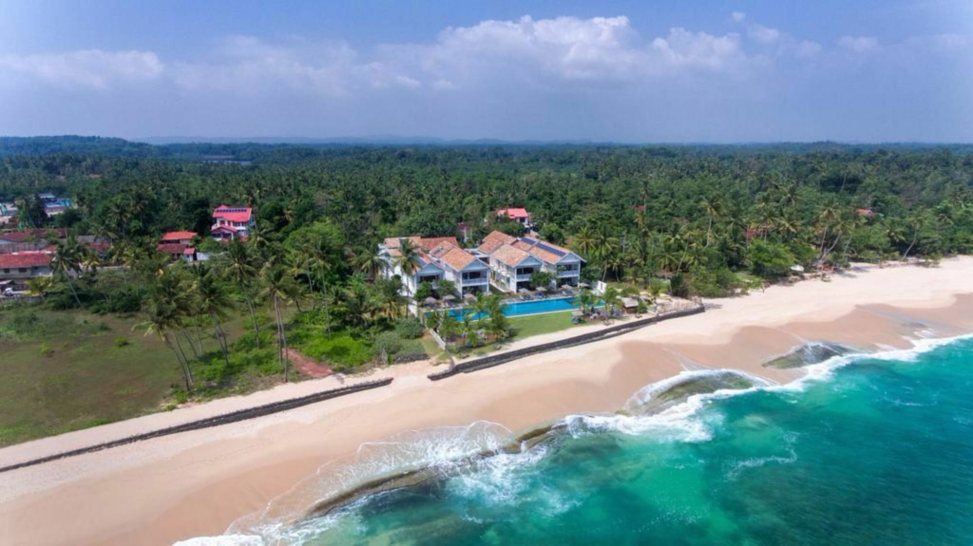 Sri Sharavi Beach Villas & Spa - With 43 Metre Saltwater Infinity Pool Мирисса Экстерьер фото