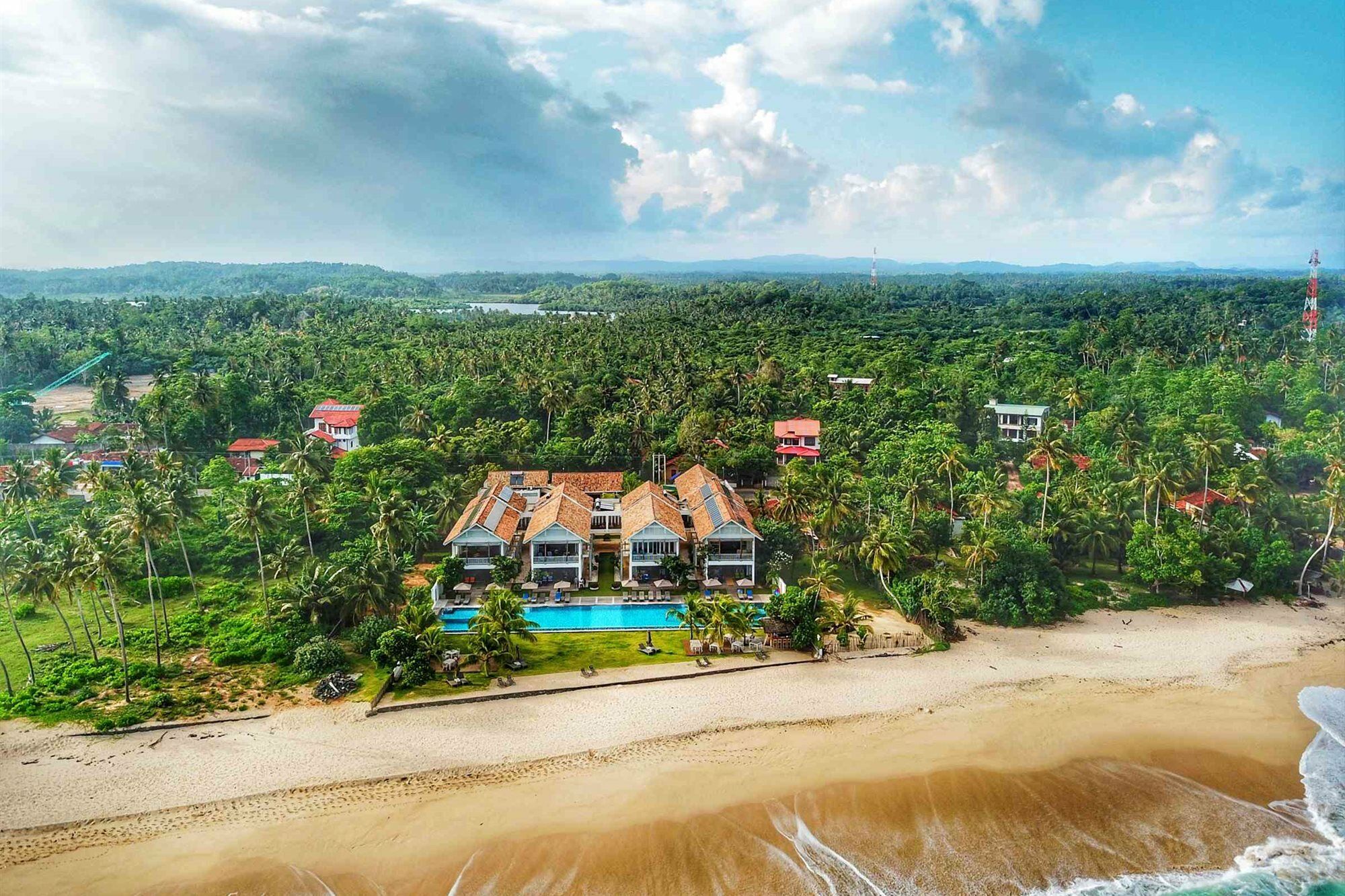 Sri Sharavi Beach Villas & Spa - With 43 Metre Saltwater Infinity Pool Мирисса Экстерьер фото